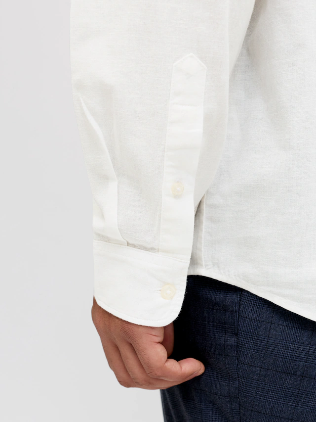 Jack & Jones PlusSize Langarmhemd »JJEBREEZE LINEN BLEND SHIRT L/S SN PLS« mit auffälliger Knopfleiste