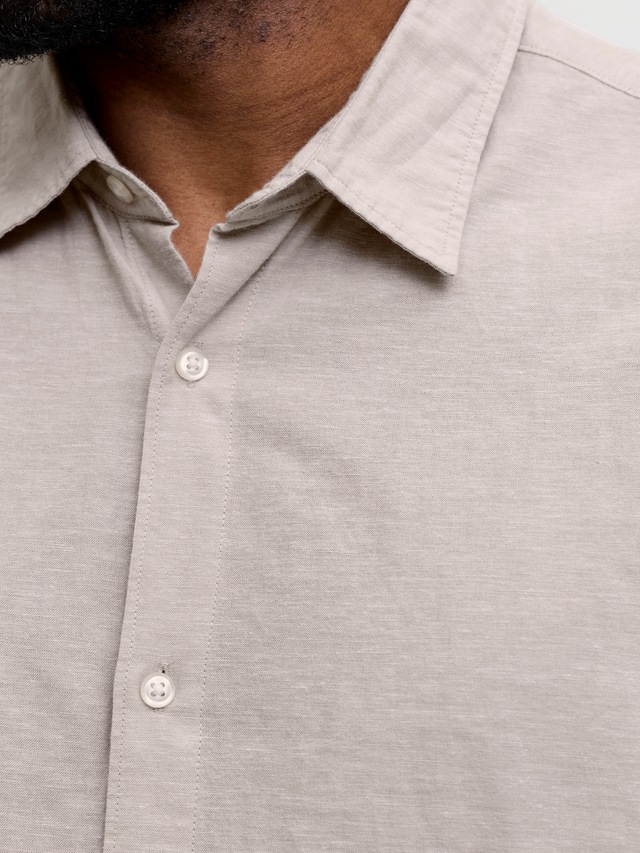 Jack & Jones PlusSize Langarmhemd »JJEBREEZE LINEN BLEND SHIRT L/S SN PLS« mit auffälliger Knopfleiste