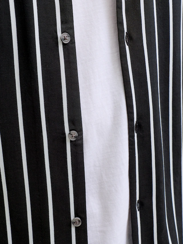Jack & Jones Kurzarmhemd »JJEJEFF RESORT STRIPE SHIRT S/S SN« Viskose, loose fit