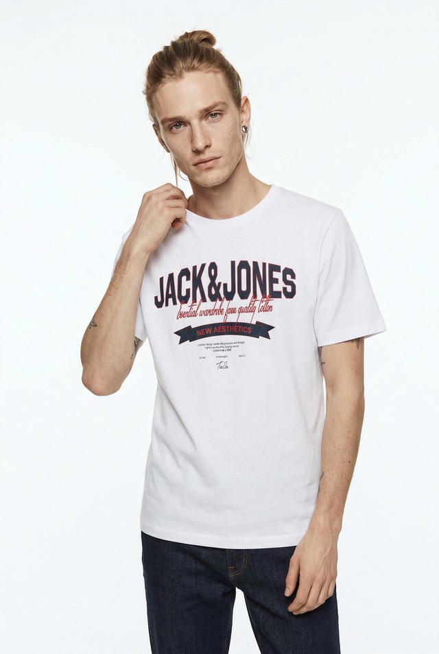 Jack & Jones PlusSize Rundhalsshirt »JJELOGO TEE SS O-NECK 2 COL SS26 SN PLS« mit auffälligem Print