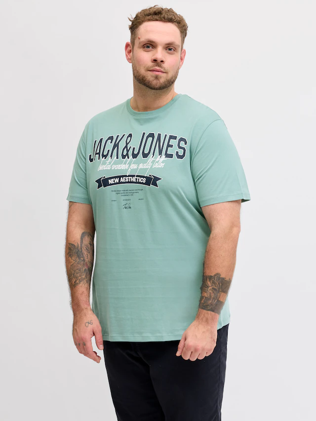 Jack & Jones PlusSize Rundhalsshirt »JJELOGO TEE SS O-NECK 2 COL SS26 SN PLS« mit auffälligem Print