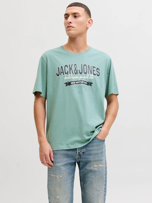 Jack & Jones Rundhalsshirt »JJELOGO TEE SS O-NECK 2 COL SS26 SN« mit Grafikprint