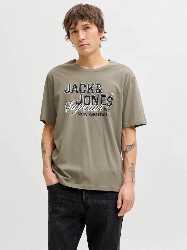 Jack & Jones Rundhalsshirt »JJELOGO TEE SS O-NECK 2 COL SS26 SN« mit Grafikprint