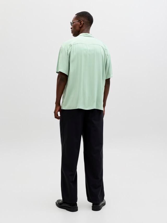 Jack & Jones Kurzarmhemd »JJEJEFF RESORT SOLID SHIRT SS SN« Viskose, loose fit