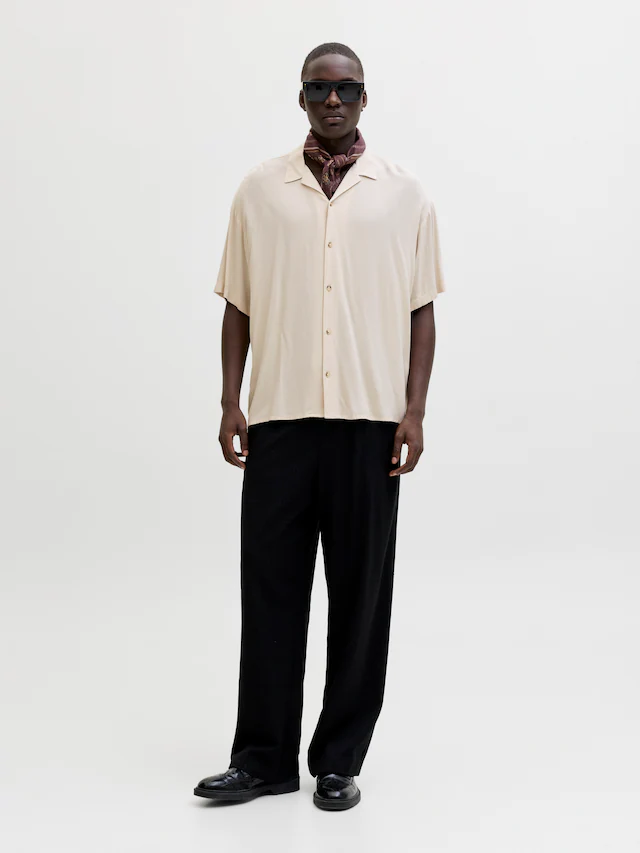Jack & Jones Kurzarmhemd »JJEJEFF RESORT SOLID SHIRT SS SN« Viskose, loose fit