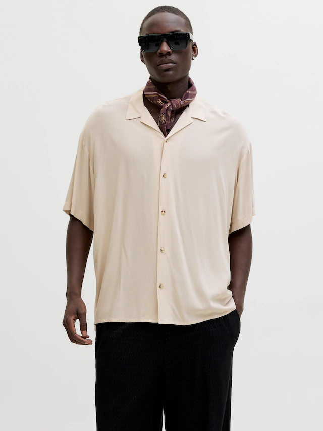 Jack & Jones Kurzarmhemd »JJEJEFF RESORT SOLID SHIRT SS SN« Viskose, loose fit
