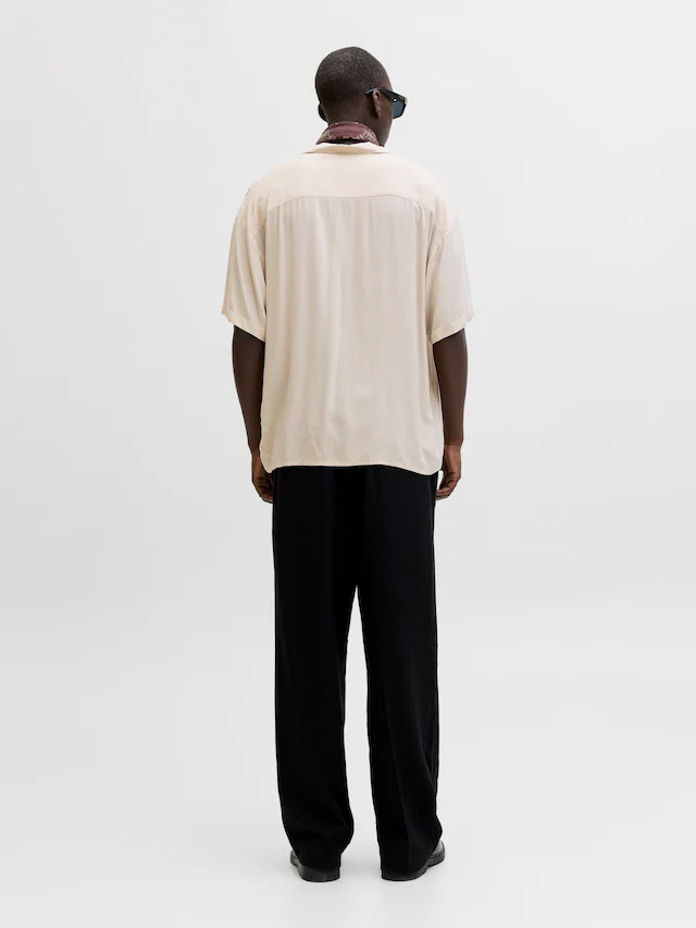 Jack & Jones Kurzarmhemd »JJEJEFF RESORT SOLID SHIRT SS SN« Viskose, loose fit