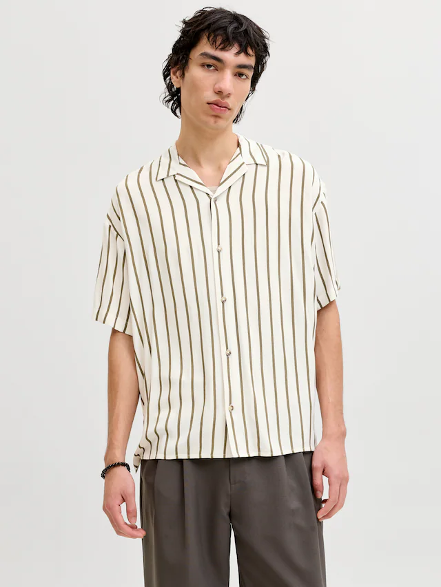 Jack & Jones Kurzarmhemd »JJEJEFF RESORT STRIPE SHIRT S/S SN« Viskose, loose fit