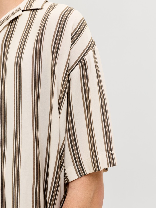 Jack & Jones Kurzarmhemd »JJEJEFF RESORT STRIPE SHIRT S/S SN« Viskose, loose fit