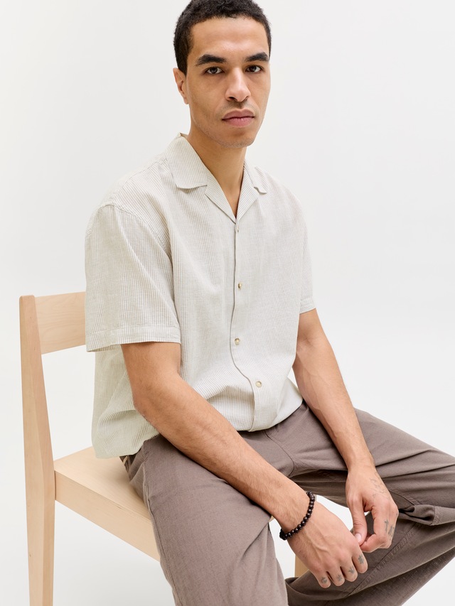 Jack & Jones Kurzarmhemd »JJESUMMER LINEN BLEND RESORT SHIRT SS SN« Baumwollmischung, relaxed fit