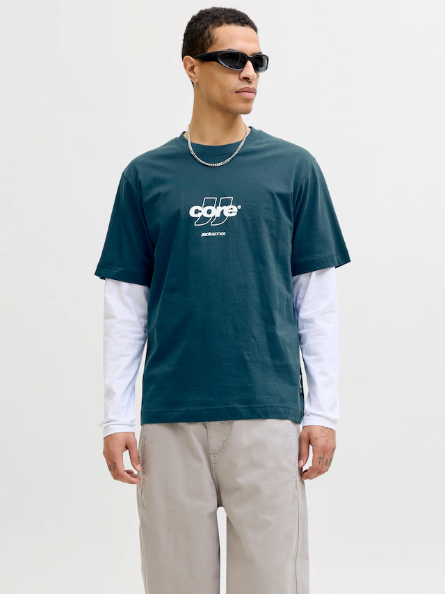 Jack & Jones T-Shirt »JCOCLUB FRONT PRINT TEE SS CREW SN« mit Print