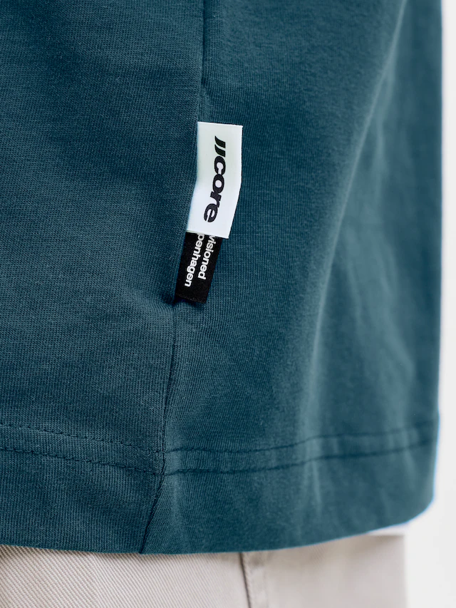 Jack & Jones T-Shirt »JCOCLUB FRONT PRINT TEE SS CREW SN« mit Print