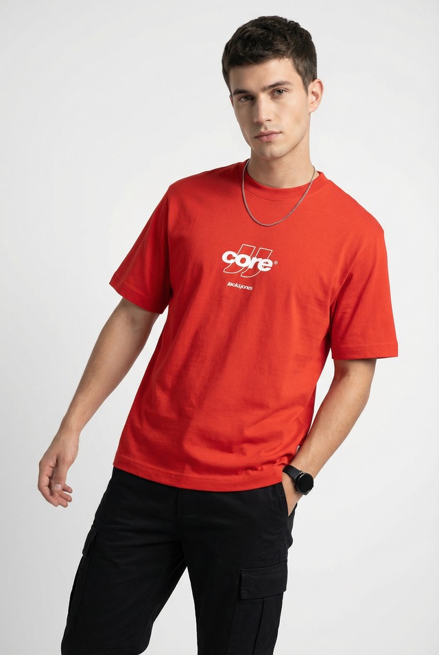 Jack & Jones T-Shirt »JCOCLUB FRONT PRINT TEE SS CREW SN« mit Print