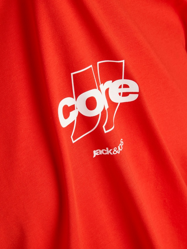 Jack & Jones T-Shirt »JCOCLUB FRONT PRINT TEE SS CREW SN« mit Print