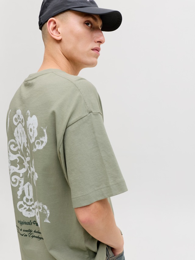 Jack & Jones T-Shirt »JORMONTAUK BACK GRAPHIC TEE SSCN EA26 SN« Baumwolle, locker geschnitten
