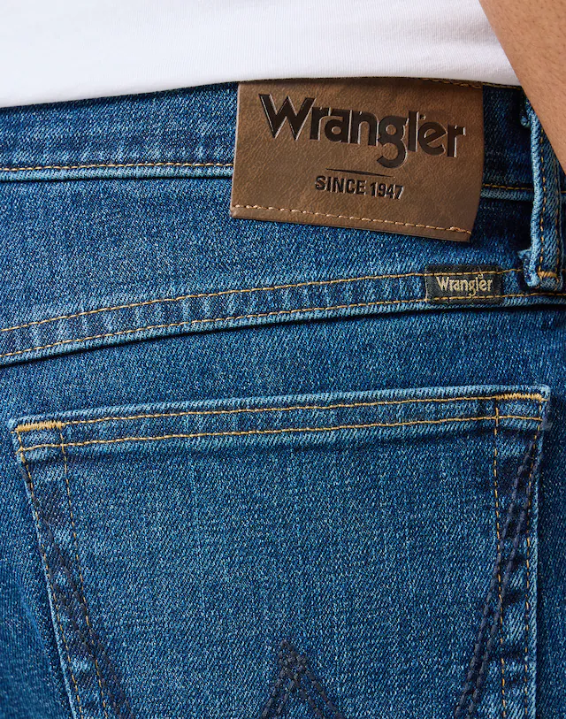 Wrangler Relax-fit-Jeans »Foundation« mit normaler Leibhöhe