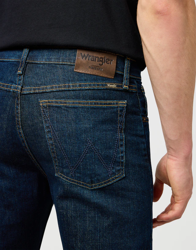 Wrangler Straight-Jeans »Foundation« aus elastischer Baumwollmischung