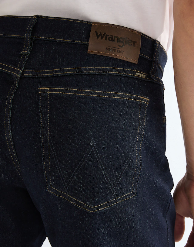 Wrangler Straight-Jeans »Foundation« aus elastischer Baumwollmischung
