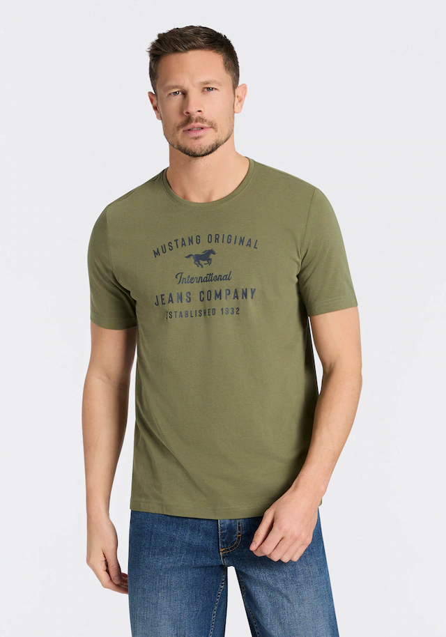MUSTANG Rundhalsshirt »Alex Logoprint uni« normale Passform, Kurzarm-Design