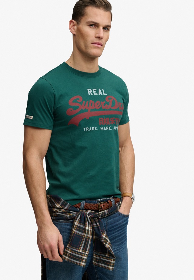 Superdry Rundhalsshirt »VL CLASSIC TEE« mit klassischem Vintage-Logo Print