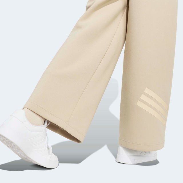 adidas Sportswear Sporthose »FUTURE ICONS 3-STREIFEN MIT WEITEM BEIN« für Kinder, aus Polyester und Baumwolle