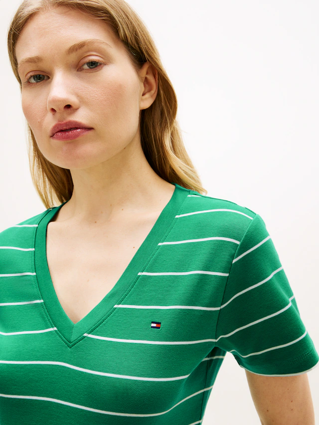Tommy Hilfiger T-Shirt »SLIM CODY V-NECK SHORT SLEEVE« aus Baumwolle, Logostickerei, gestreift