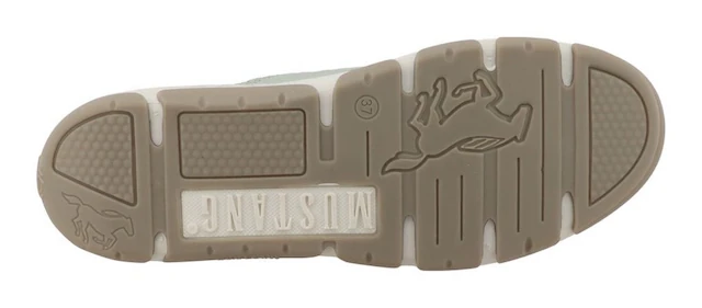 Mustang Shoes Slip-On Sneaker »Sue« Freizeitschuh, Halbschuh, Slipper mit Logoschriftzügen
