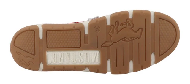 Mustang Shoes Slip-On Sneaker »Sue« Freizeitschuh, Halbschuh, Slipper mit Logoschriftzügen