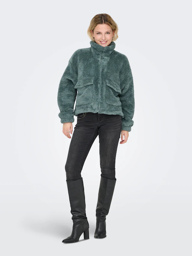 ONLY Plüschjacke »ONLANNA CONTACT LIFE SOL JACKET CC OTW« mit aufgesetzten Taschen, weiche Plüschqualität