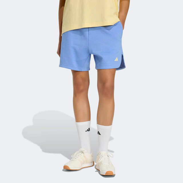 adidas Sportswear Shorts »3-STREIFEN STUDIO FLEECE, LOCKER GESCHNITTEN« für sportliche Aktivitäten, aus Baumwolle, mit Kordelverschluss
