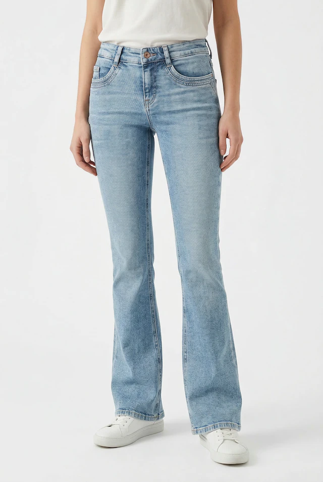 MAC Bootcut-Jeans »DETROIT flared« Aufwendig gearbeitete Details an den Vordertaschen