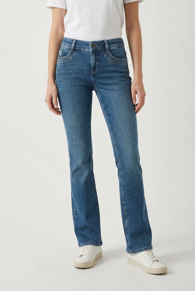 MAC Bootcut-Jeans »DETROIT flared« Aufwendig gearbeitete Details an den Vordertaschen