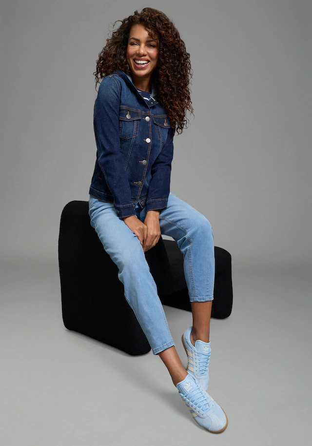 Arizona Jeansjacke mit Kapuze mit Kapuze, Regular Fit, mit Knopfleiste, mit Knopf-Applikationen