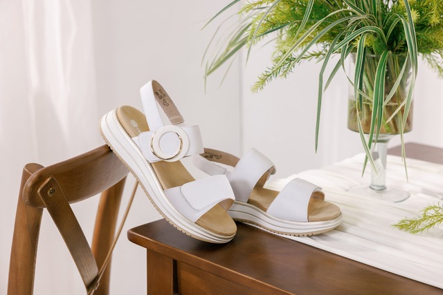 Remonte Plateausandale Sommerschuh, Sandalette mit Softfußbett und zwei Klettverschlüssen