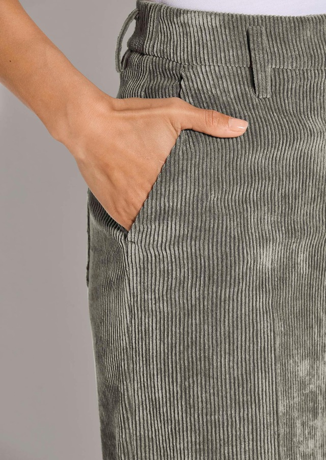 MADELEINE Cordhose »Cordhose Weite Cordhose mit Bügelfalten« Weite Cordhose mit Bügelfalte