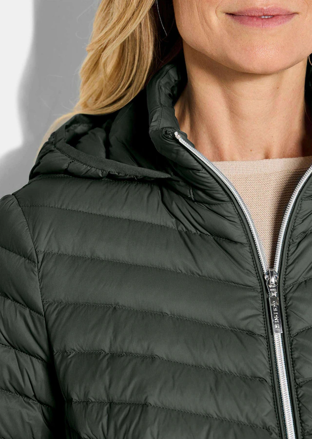 GOLDNER Winterjacke »Gefütterter langer Mantel mit Kapuze« mit femininer Steppung