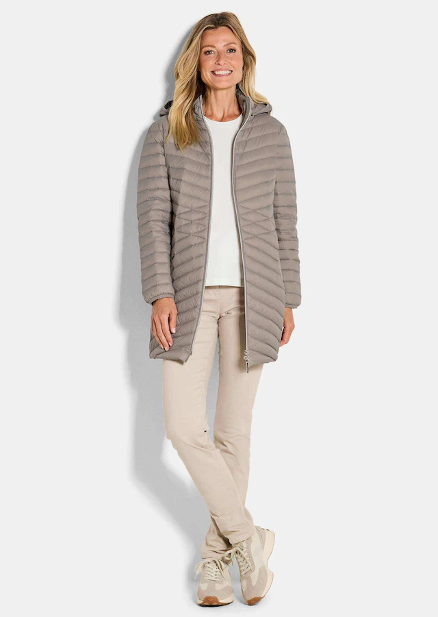 GOLDNER Winterjacke »Gefütterter langer Mantel mit Kapuze« mit femininer Steppung