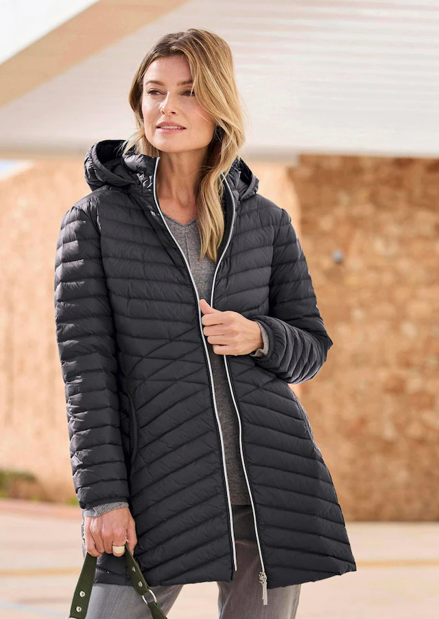 GOLDNER Winterjacke »Gefütterter langer Mantel mit Kapuze« mit femininer Steppung