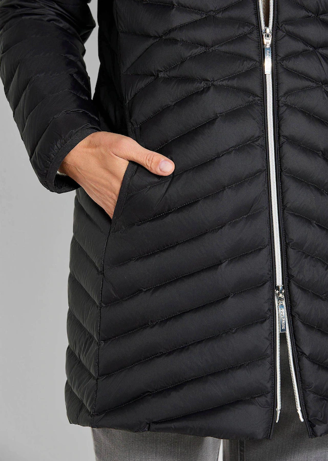 GOLDNER Winterjacke »Gefütterter langer Mantel mit Kapuze« mit femininer Steppung