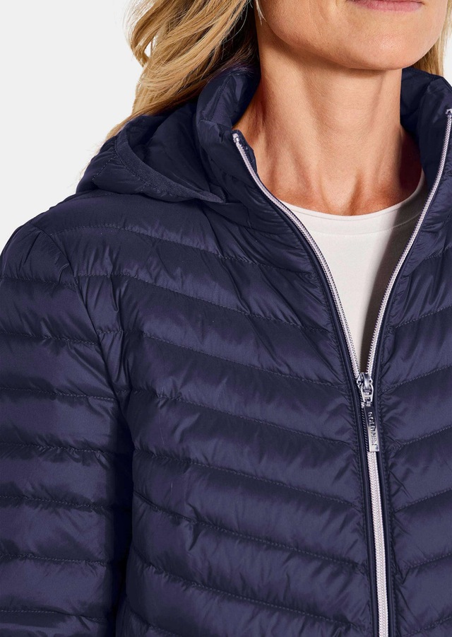 GOLDNER Winterjacke »Gefütterter langer Mantel mit Kapuze« mit femininer Steppung