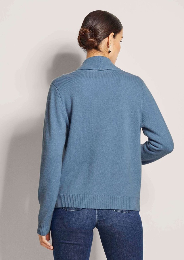 MADELEINE Strickjacke »Strickjacke Verkürzte Schurwolljacke mit Stehkragen« verschlusslose Form
