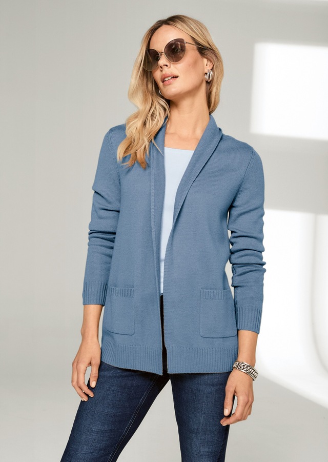 MADELEINE Strickjacke »Strickjacke Verkürzte Schurwolljacke mit Stehkragen« verschlusslose Form