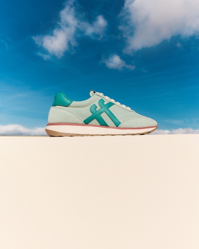 Fitflop Keilsneaker »RETRO-Q FF FABRIC/SUEDE SNEAKERS« Schnürschuh, Freizeitschuh, Halbschuh mit Kontrastbesatz