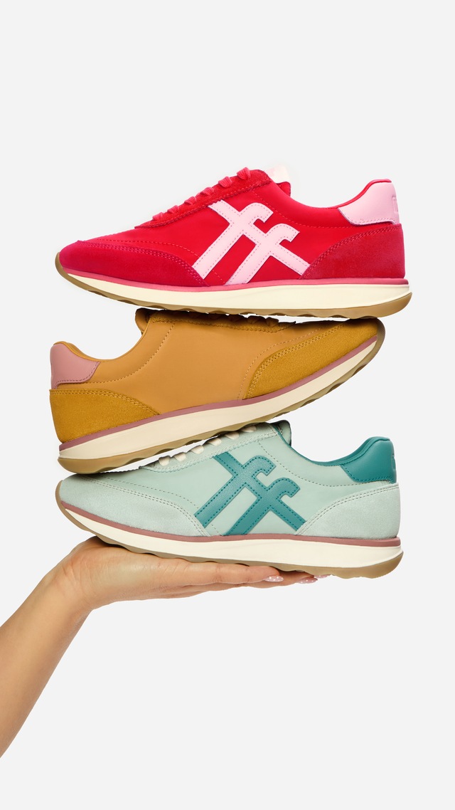 Fitflop Keilsneaker »RETRO-Q FF FABRIC/SUEDE SNEAKERS« Schnürschuh, Freizeitschuh, Halbschuh mit Kontrastbesatz