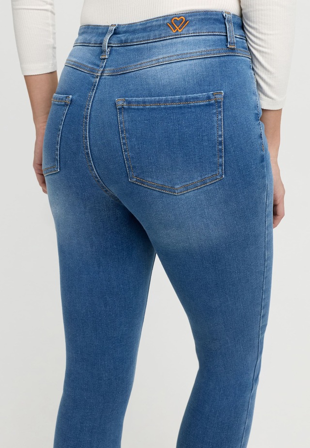 wonderjeans High-waist-Jeans »Skinny« in körperbetonter Passform