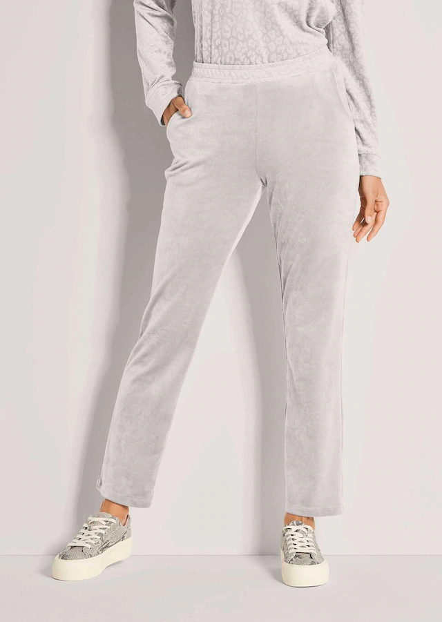 MADELEINE Schlupfhose »Sweathose Elegante Hose mit Leo-Print«