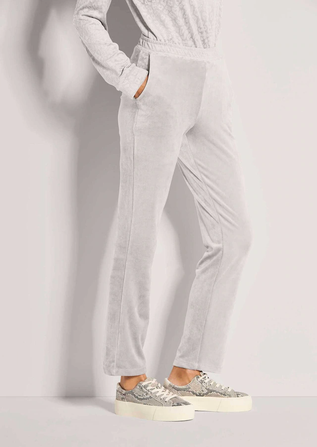 MADELEINE Schlupfhose »Sweathose Elegante Hose mit Leo-Print«