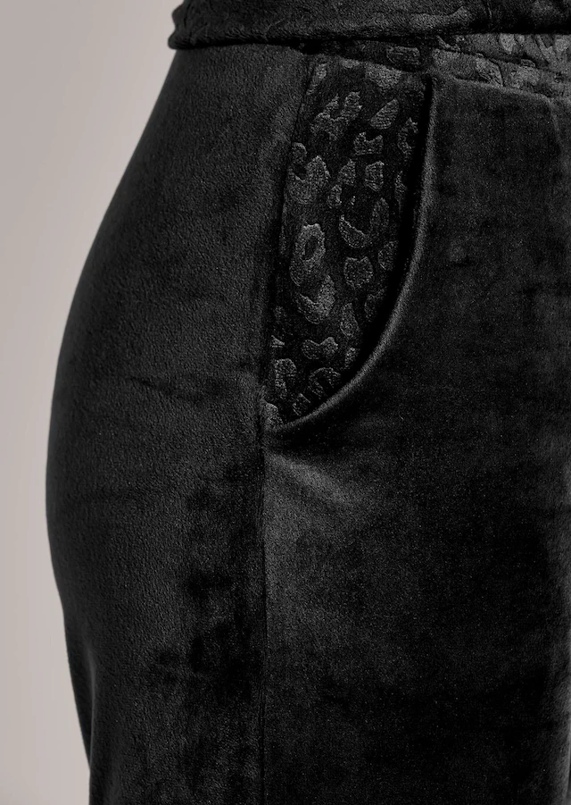 MADELEINE Schlupfhose »Sweathose Elegante Hose mit Leo-Print«