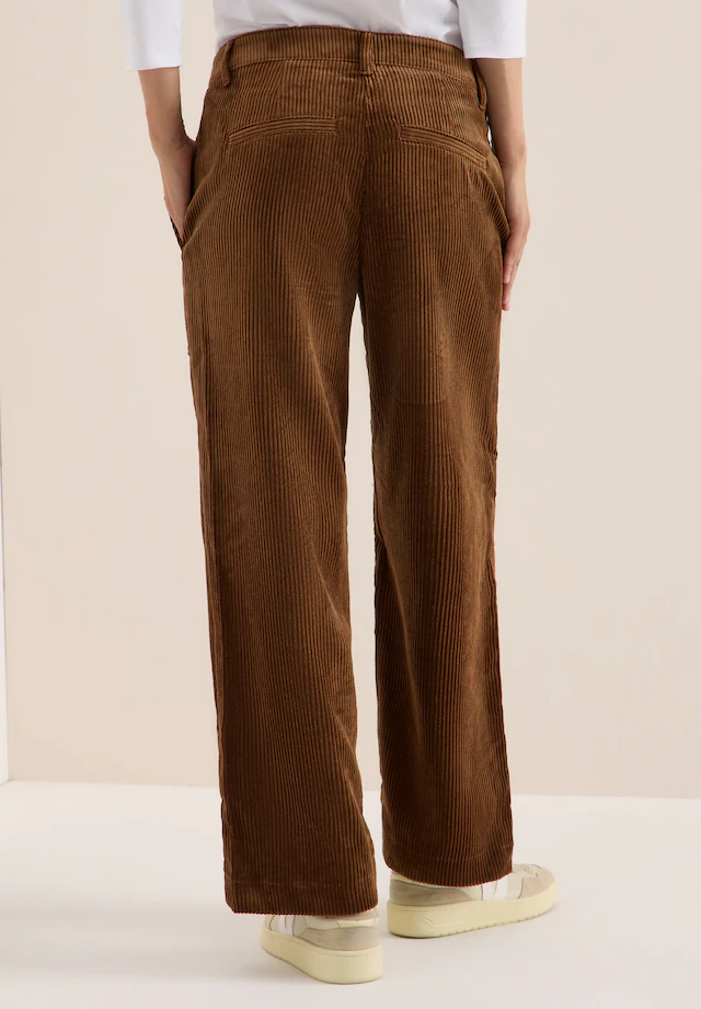 Cecil Cordhose in Cord-Optik