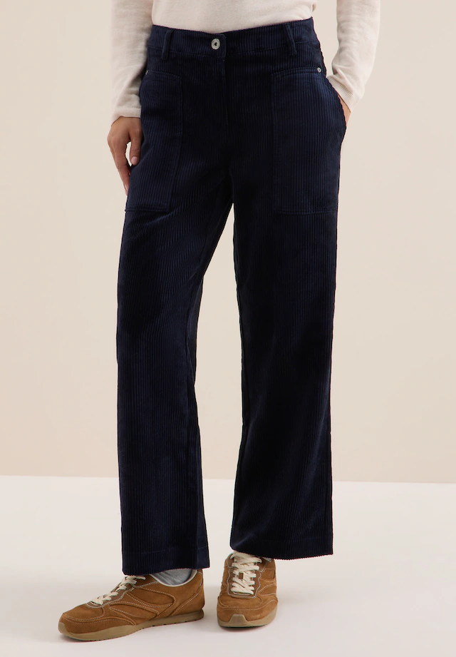 Cecil Cordhose in Cord-Optik